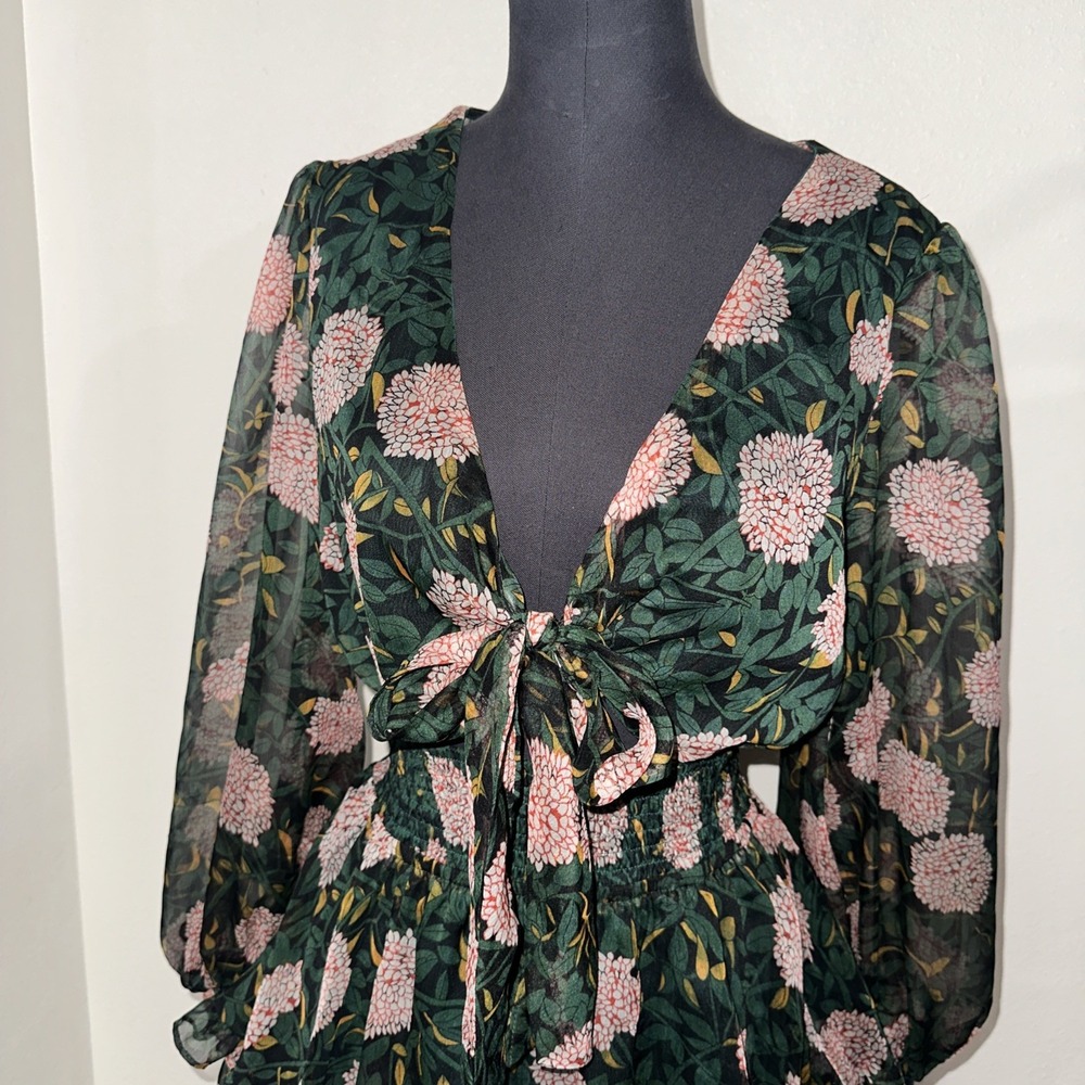 One and‎ Only Collective Floral Deep V Neck Balloon Sleeve Mini Dress Medium - Picture 2 of 12